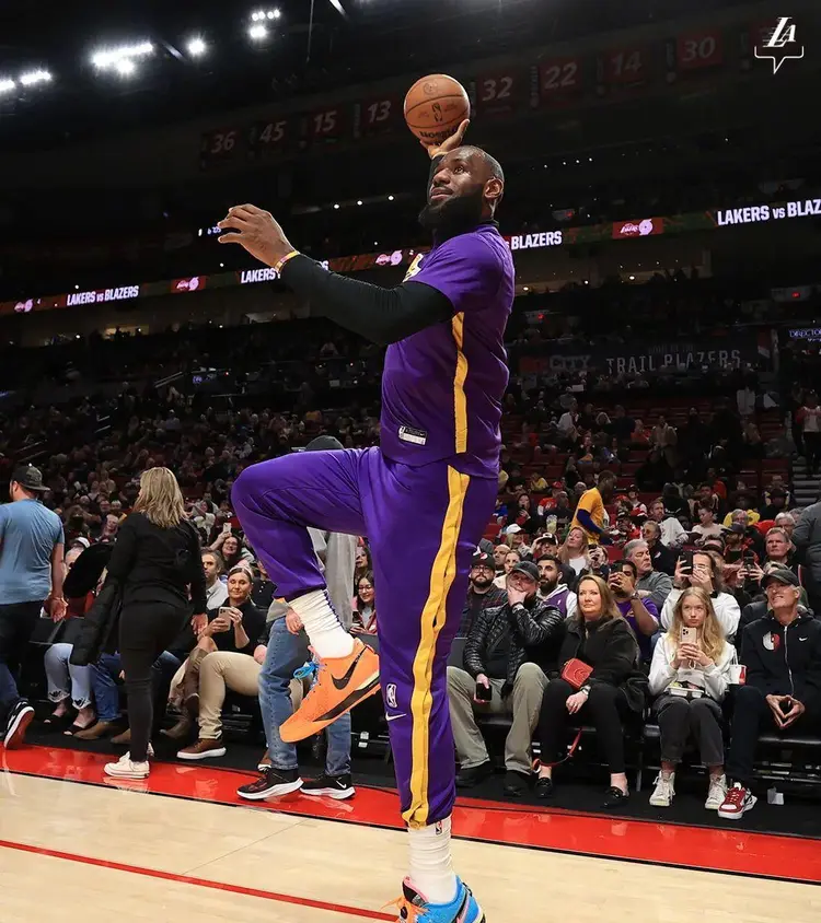 尼斯客场逆转胜利，赢得关键三分