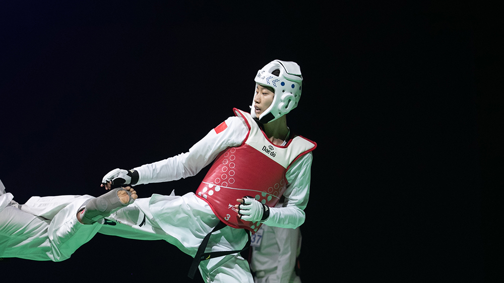 包含跆拳道黑带大赢特大奖，小组头名确定的词条